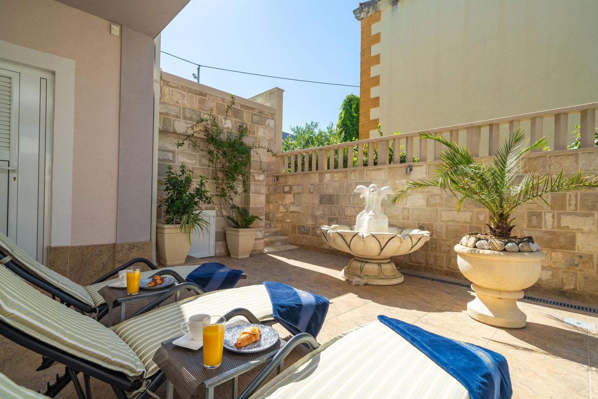 Apartments Villa Aura - Adult Only Dubrovnik Bagian luar foto