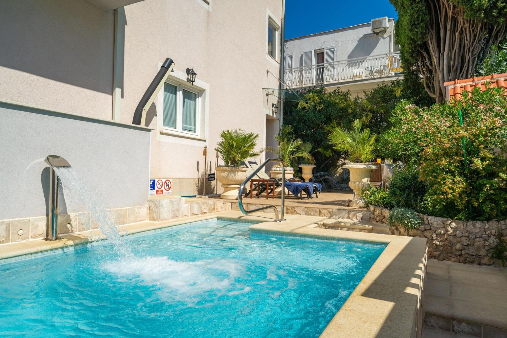 Apartments Villa Aura - Adult Only Dubrovnik Bagian luar foto