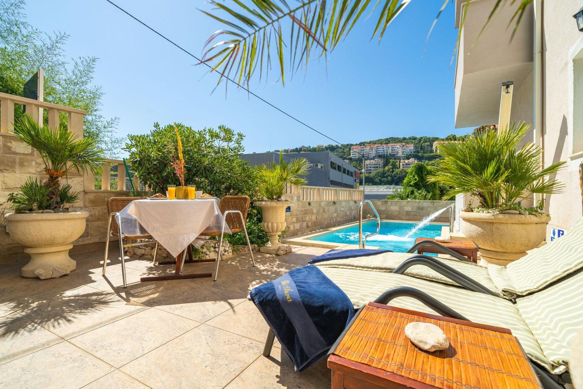 Apartments Villa Aura - Adult Only Dubrovnik Bagian luar foto